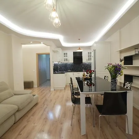 Apartment Modern 2-bedroom In Komuna E Parisit
