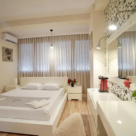 Modern 2-bedroom In Komuna E Parisit *