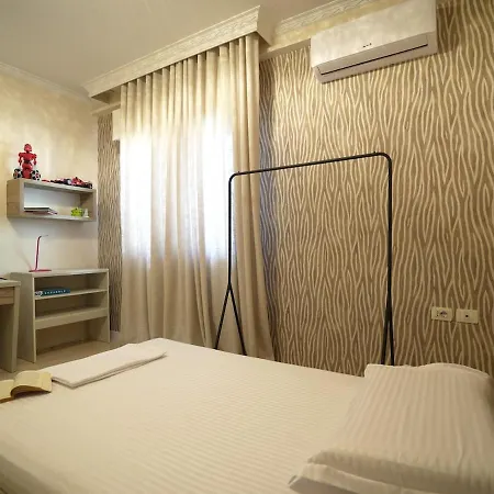 Apartment Modern 2-bedroom In Komuna E Parisit *