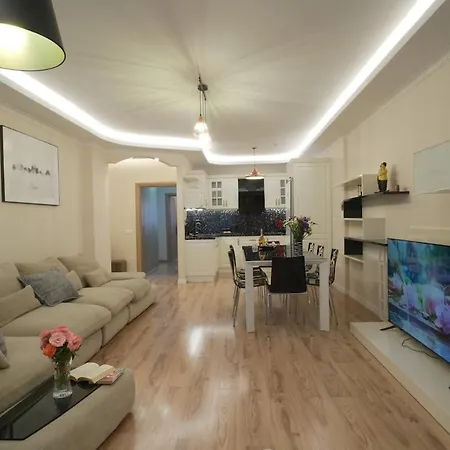 Apartment Modern 2-bedroom In Komuna E Parisit